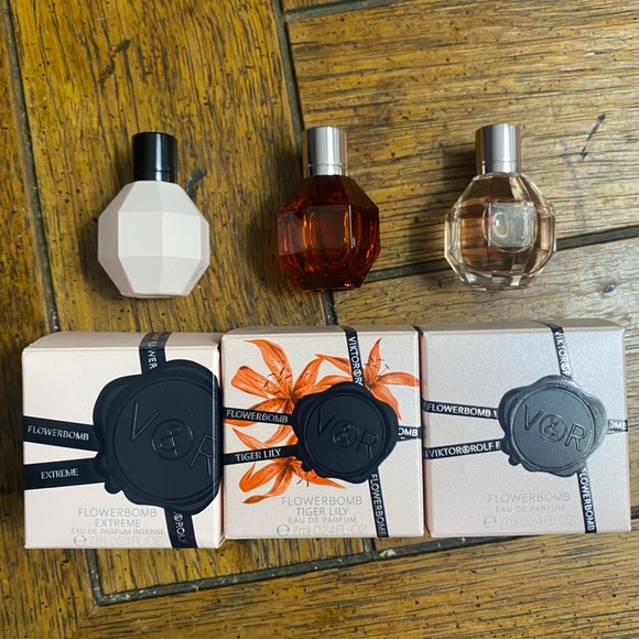 Viktor & Rolf Flowerbomb Trio Set - Picture 4 of 4